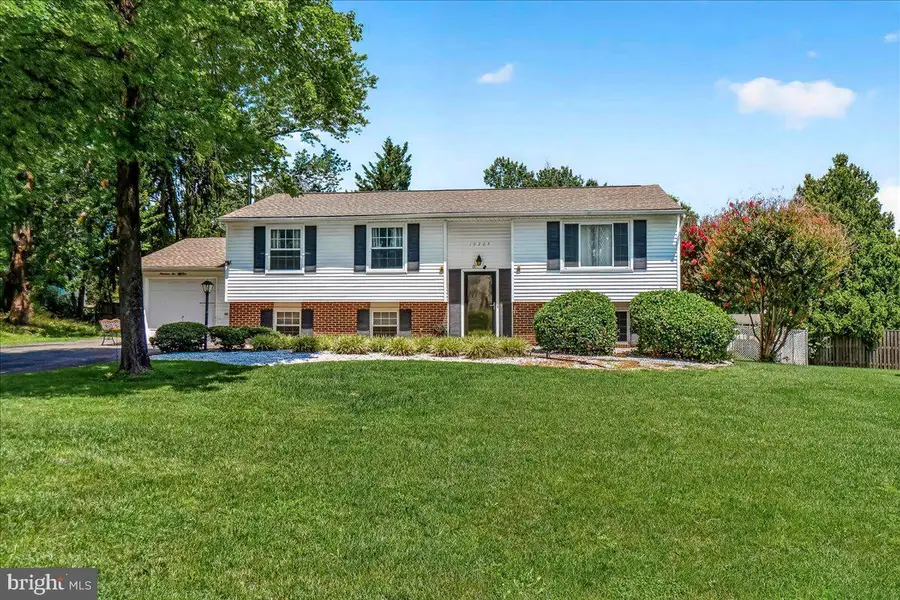 19205 Walters Ave, Poolesville, MD 20837 - #2