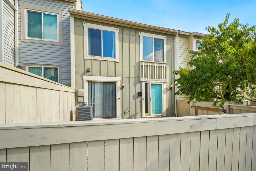 10283 Ridgeline Dr, Montgomery Village, MD 20886 - #2