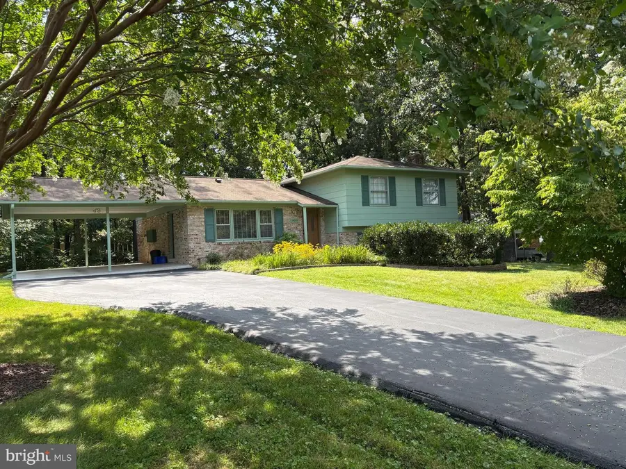 18001 Mill Creek Dr, Rockville, MD 20855 - #2