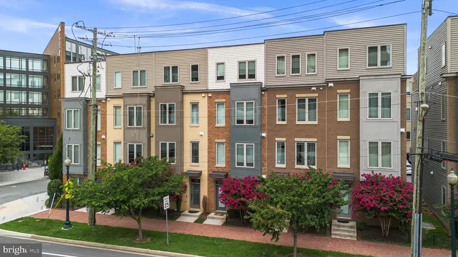 1910 Chapman Ave #4, Rockville, MD 20852 - #3
