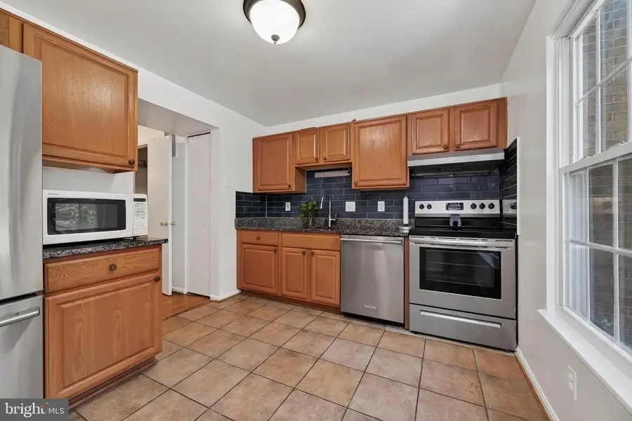 18147 Metz Dr, Germantown, MD 20874 - #2