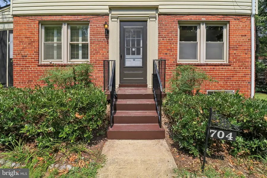 704 Devonshire Ave, Takoma Park, MD 20912 - #2