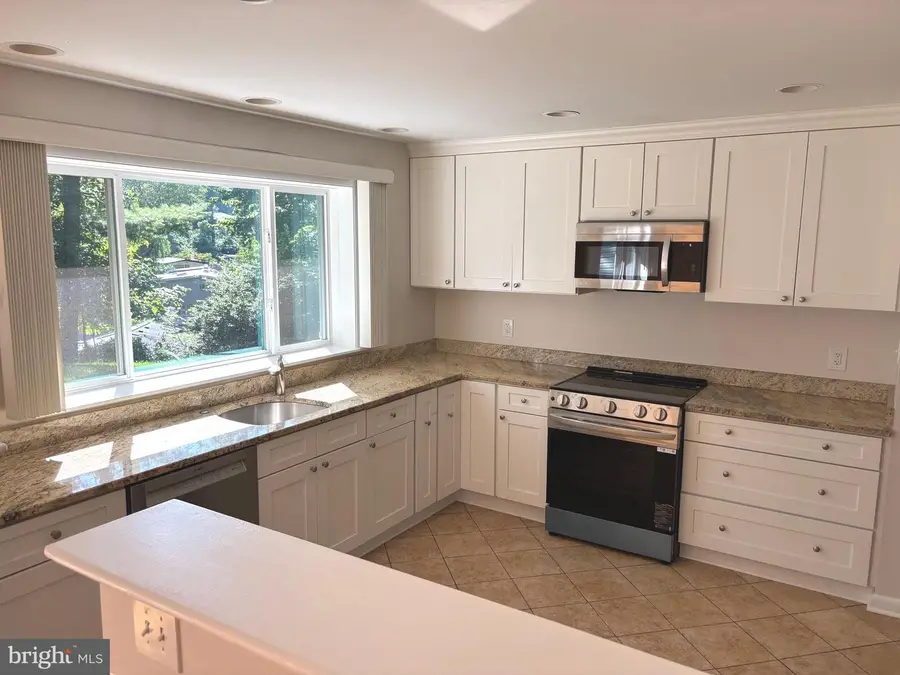 8212 Hawthorne Rd, Bethesda, MD 20817 - #2