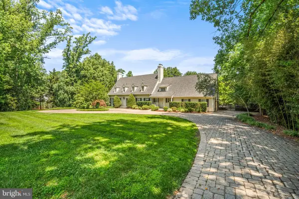 9729 The Corral Dr, POTOMAC, MD 20854