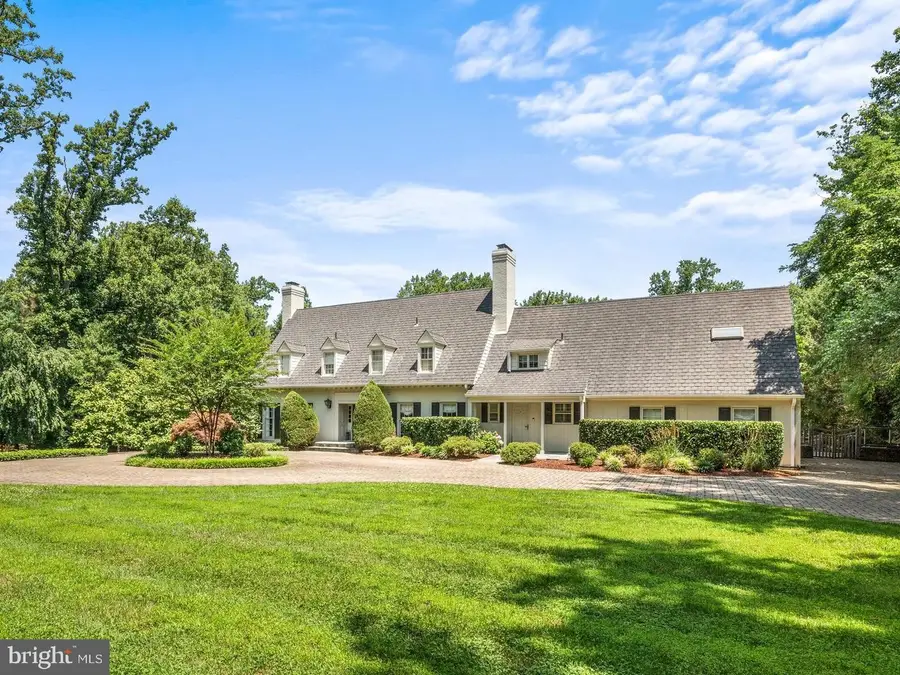 9729 The Corral Dr, Potomac, MD 20854 - #2