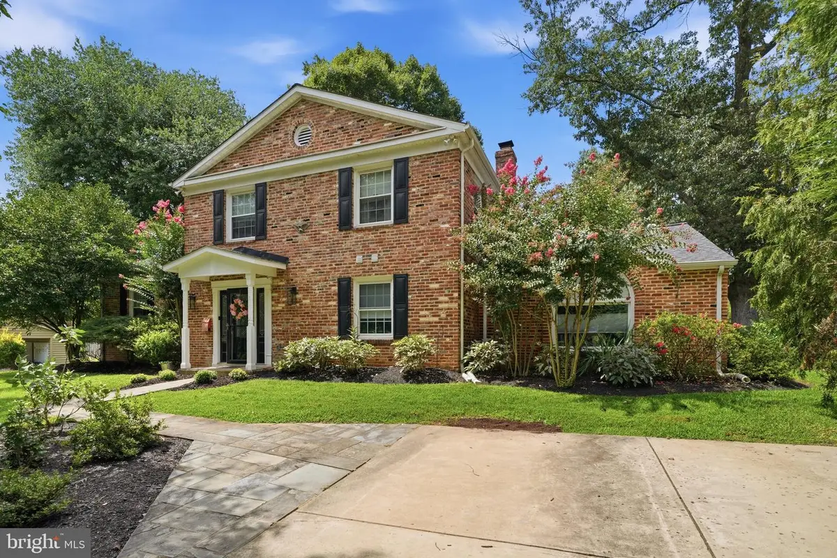 9912 Harrogate Rd, Bethesda, MD 20817 - #1