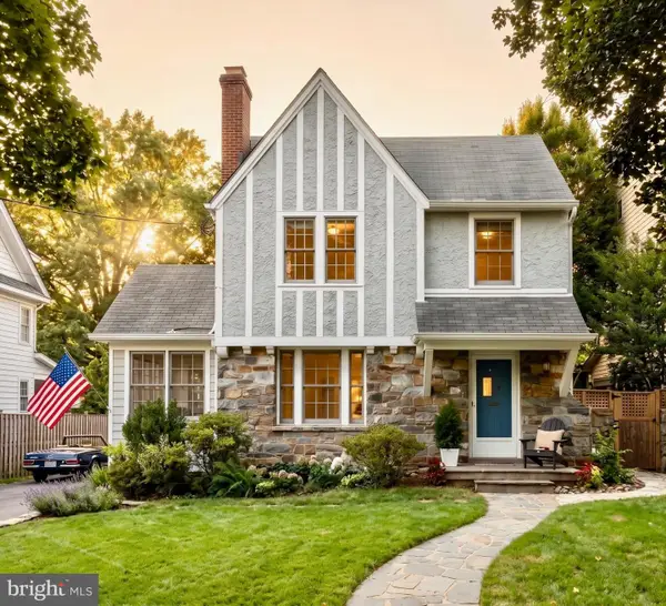 4418 Ridge St, CHEVY CHASE, MD 20815