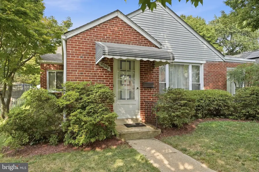 9504 Saginaw St, Silver Spring, MD 20901 - #2