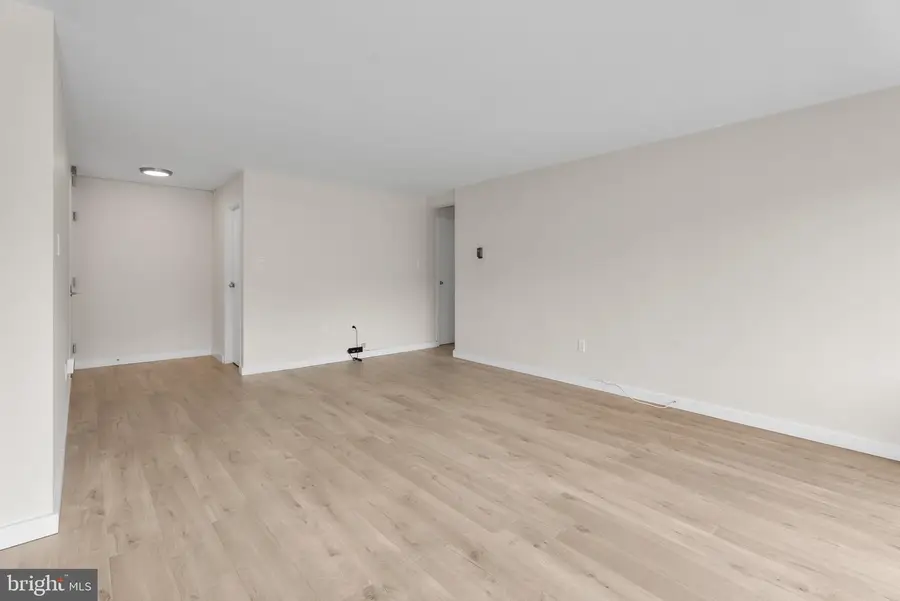 10201 Grosvenor #422, Rockville, MD 20852 - #3