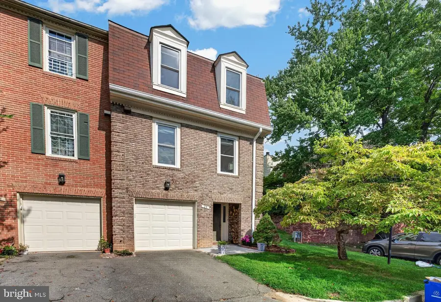 29 Ritchfield Ct, Rockville, MD 20850 - #2