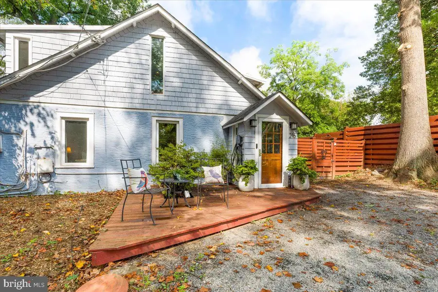 216 Domer Ave, Takoma Park, MD 20912 - #2