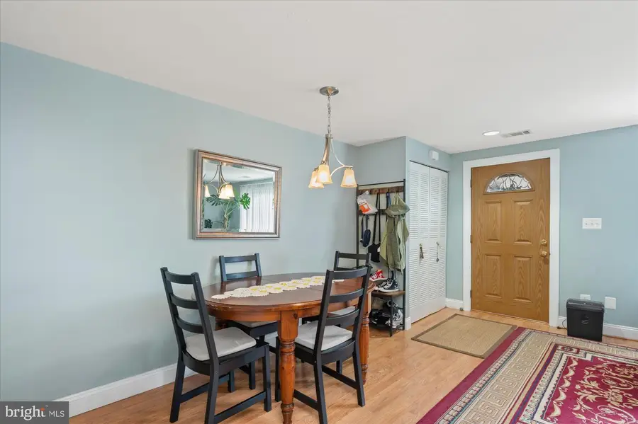 9212 Chadburn Pl, Montgomery Village, MD 20886 - #3