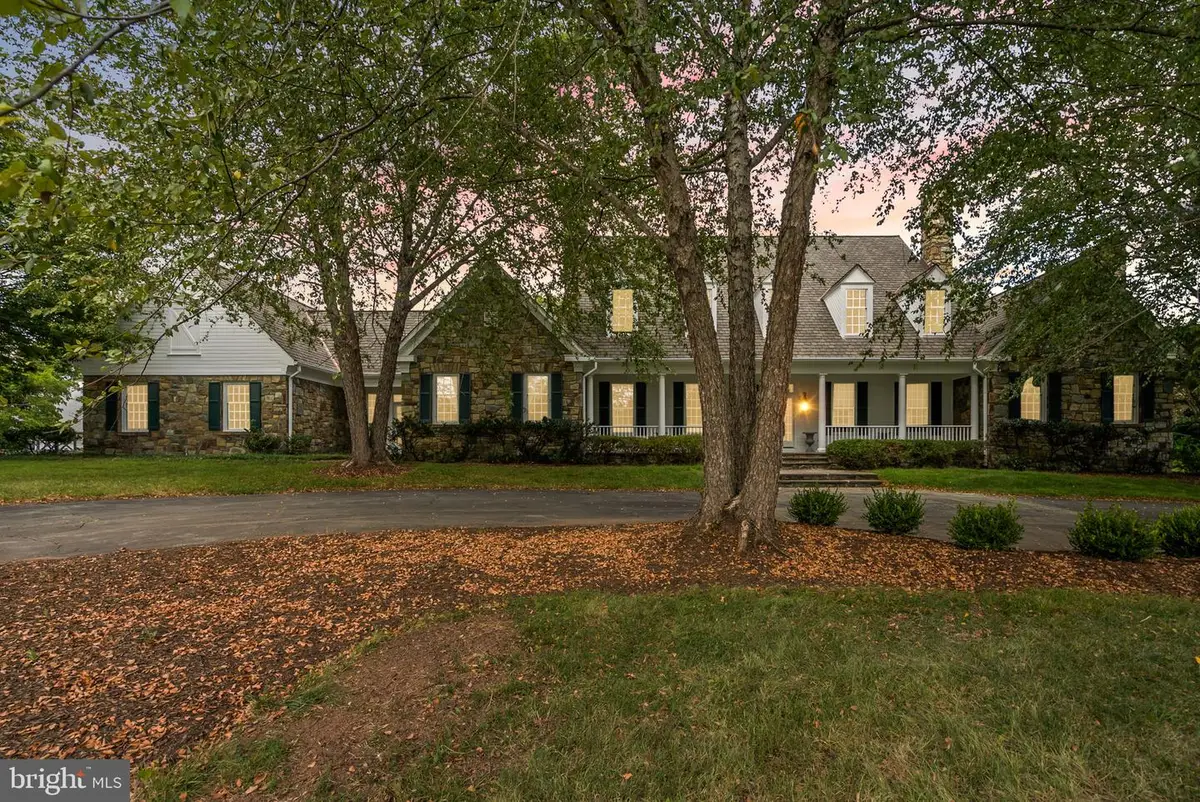 13611 Deakins Ln, Darnestown, MD 20874 - #1