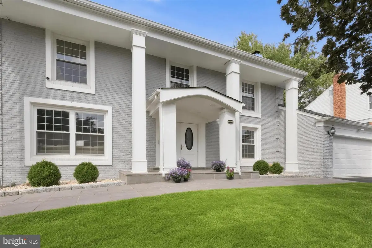 10904 Gainsborough Rd, Potomac, MD 20854 - #1