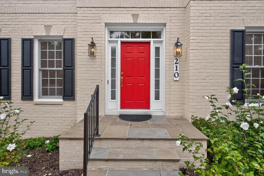 210 Long Trail Ln, Rockville, MD 20850 - #2