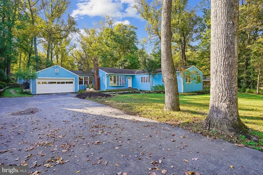 9804 Clover Ln, Rockville, MD 20854 - #2