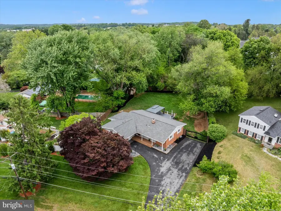 12117 Sunnyview Dr, Germantown, MD 20876 - #2