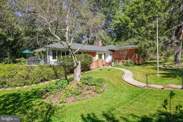 9233 Farnsworth Dr, POTOMAC, MD 20854
