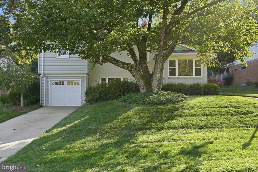 9107 Brierly Rd, Chevy Chase, MD 20815 - #2