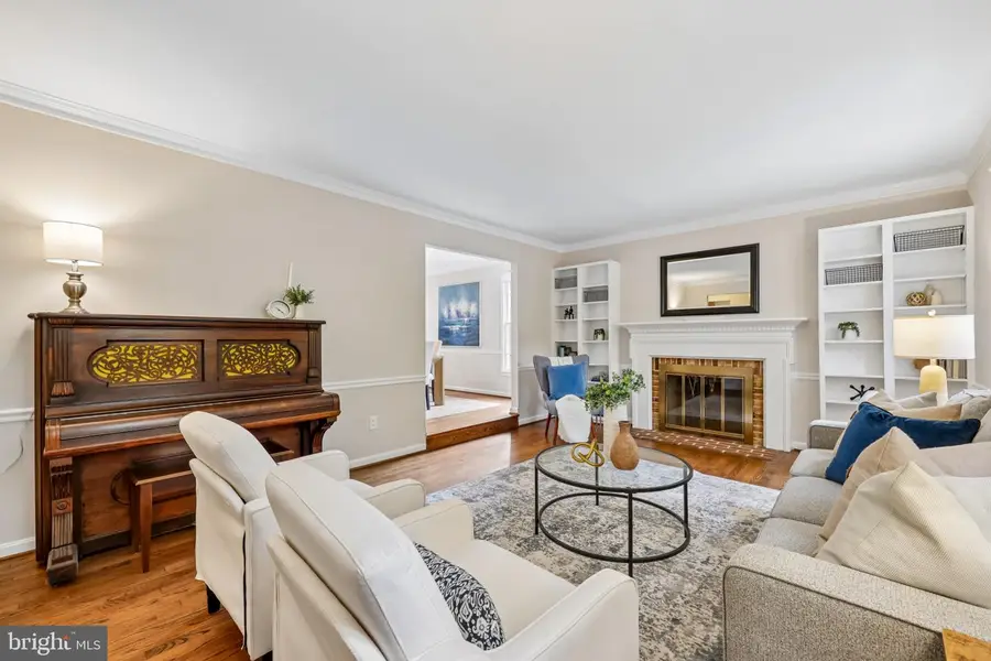 8041 Ellingson Dr, Chevy Chase, MD 20815 - #3