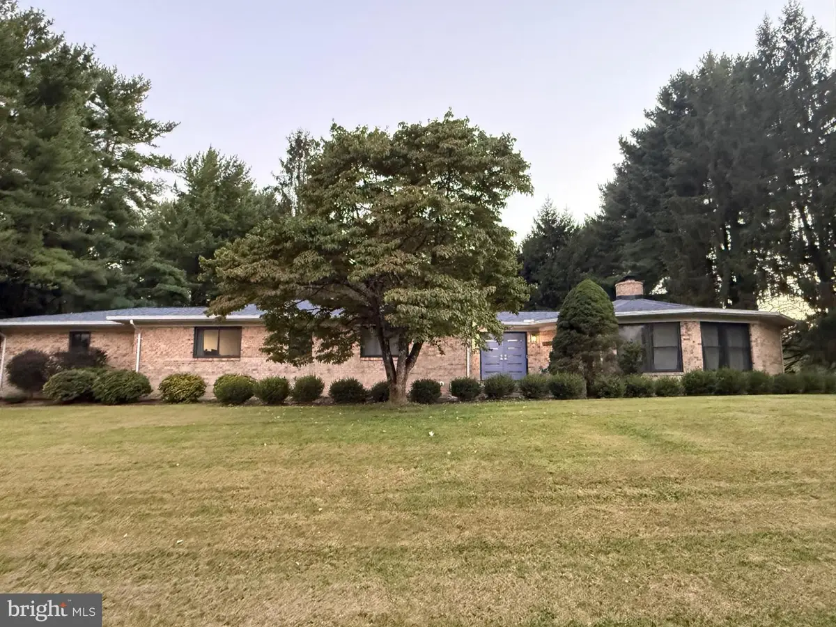 14852 Mockingbird Dr, Germantown, MD 20874 - #1