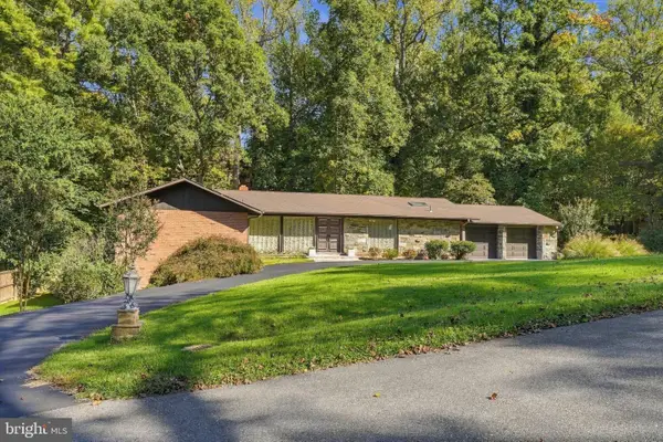 9017 Charred Oak Dr, BETHESDA, MD 20817