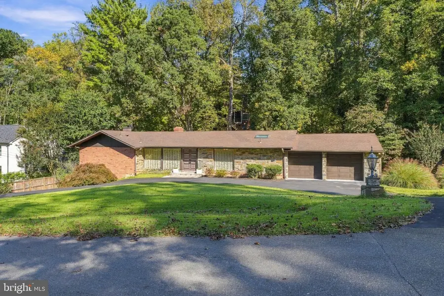 9017 Charred Oak Dr, Bethesda, MD 20817 - #2
