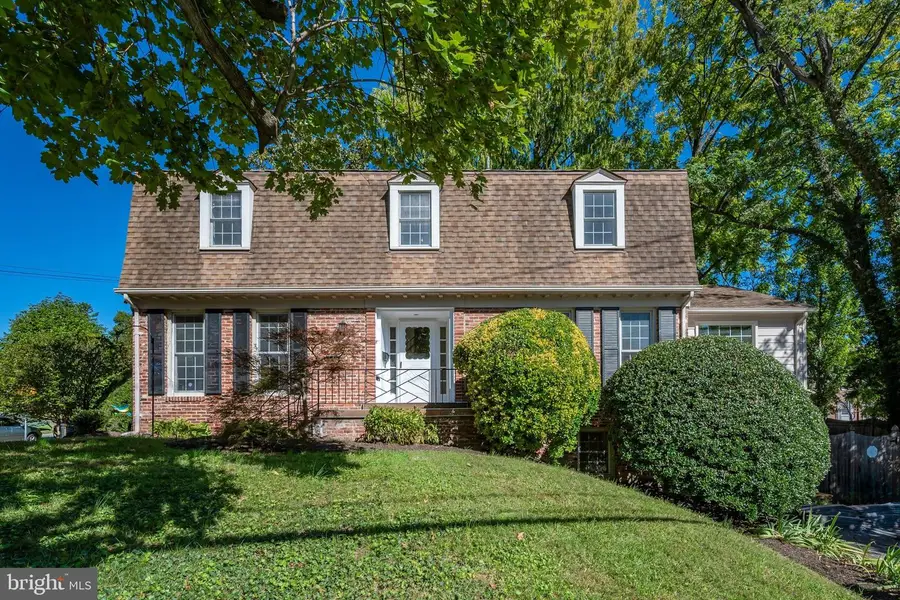 4905 W Cedar Ln, Bethesda, MD 20814 - #2