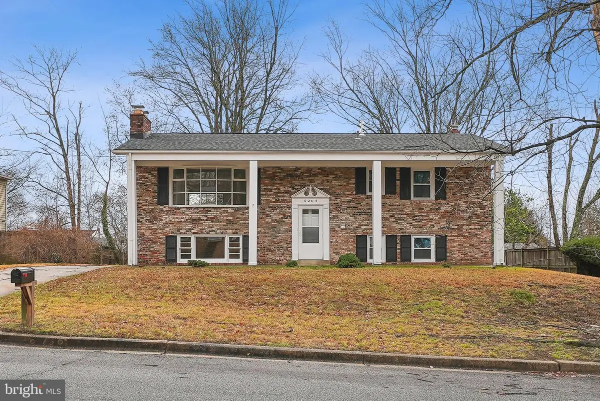 6205 Brooke Jane Dr, Clinton, MD 20735 - Image #1