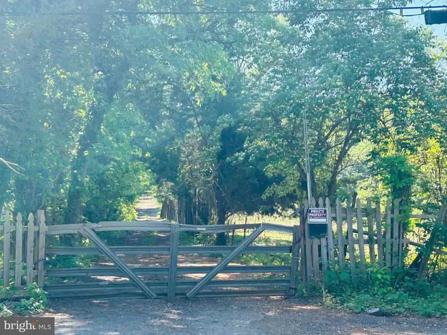 1701 Ferguson Ln, Fort Washington, MD 20744 - Image #2