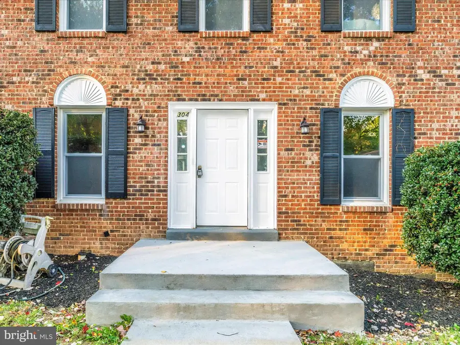 304 Loureiro Ln, Oxon Hill, MD 20745 - Image #2