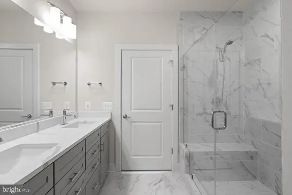 104 Saint Ives Pl #409, OXON HILL, MD 20745