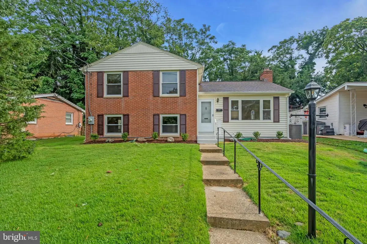 7536 Abbington Dr, Oxon Hill, MD 20745 - Image #1