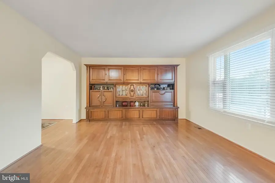 2908 Plaza Dr, District Heights, MD 20747 - #2