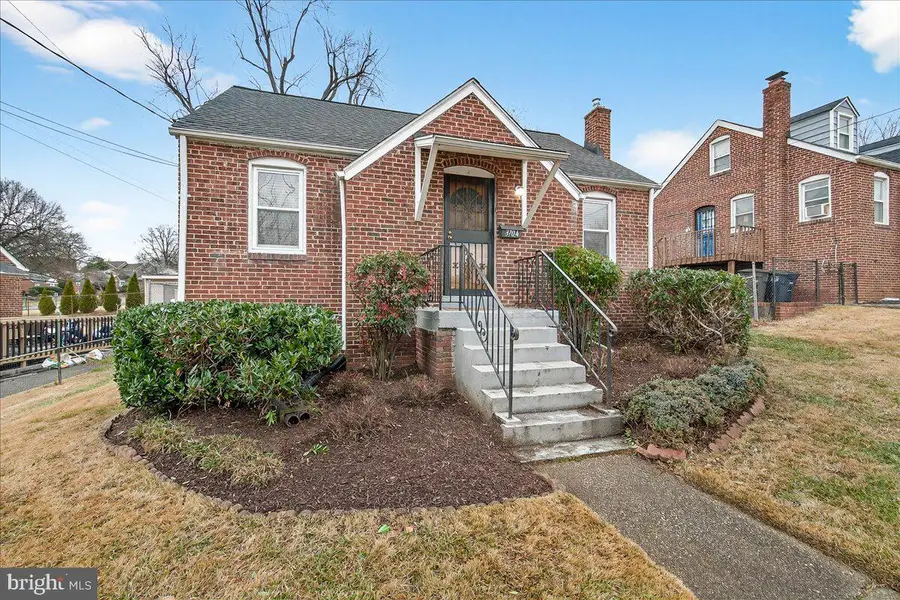 3704 Kennedy St, Hyattsville, MD 20782 - #2