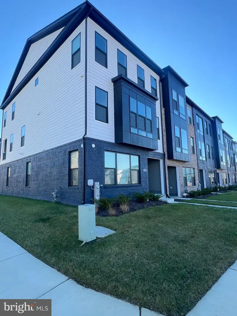 16013 Hyde Park Pl, Bowie, MD 20716 - Image #2