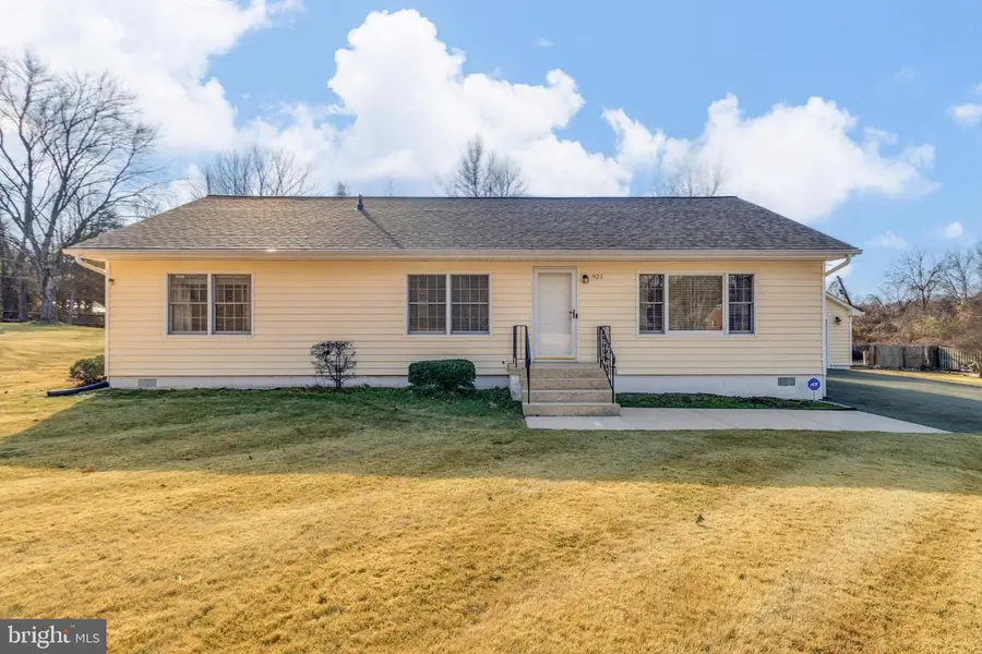 921 Palmer Rd, Fort Washington, MD 20744 - Image #2