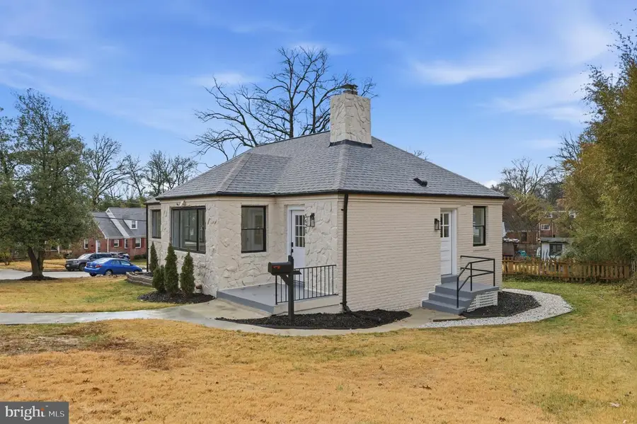 5621 Hawthorne St, Landover, MD 20785 - #2