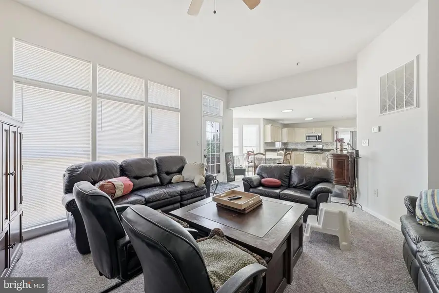 6203 Wood Pointe Dr, Glenn Dale, MD 20769 - #2