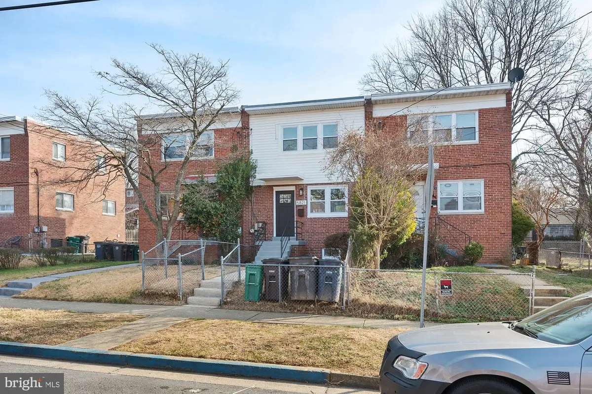 5821 Jamestown Rd, Hyattsville, MD 20782 - Image #1