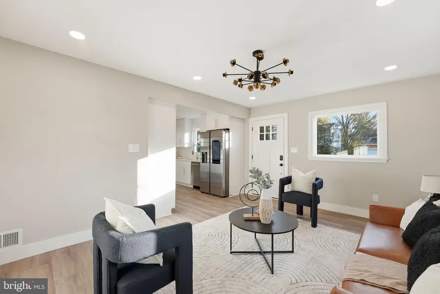 5716 Somerset Rd, Riverdale, MD 20737 - Image #2