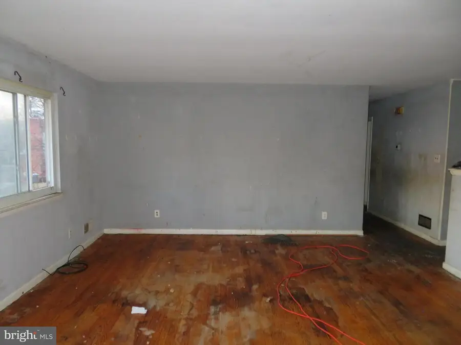 6318 Barrs Ln, Lanham, MD 20706 - Image #2