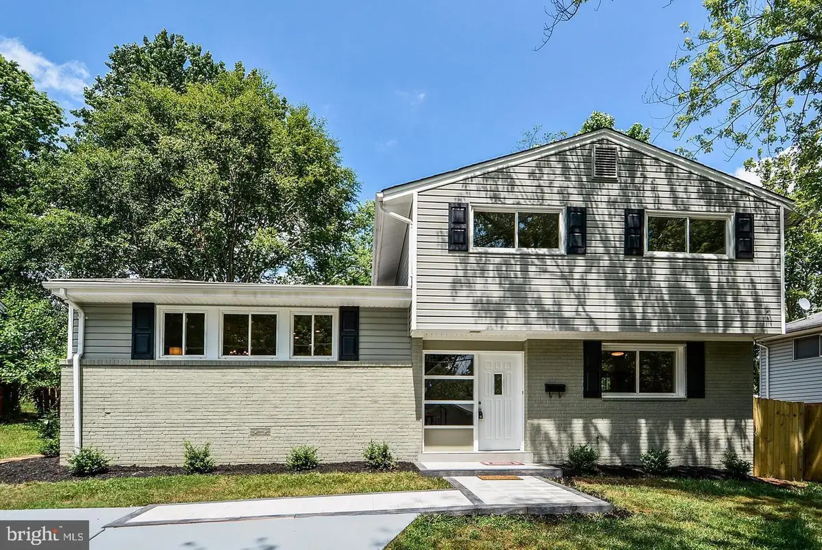 7422 Dominion Dr, Oxon Hill, MD 20745 - Image #1