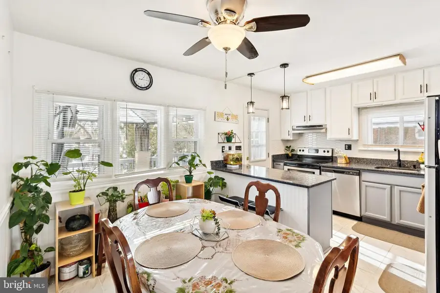 305 Cedar Ridge Dr, Oxon Hill, MD 20745 - #2