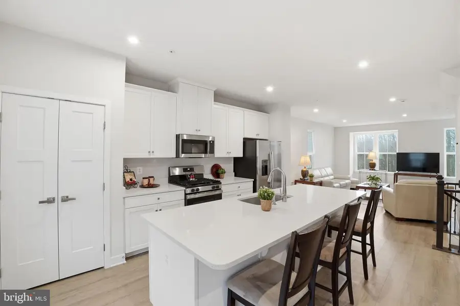 8437 Hamlin St, Lanham, MD 20706 - #2