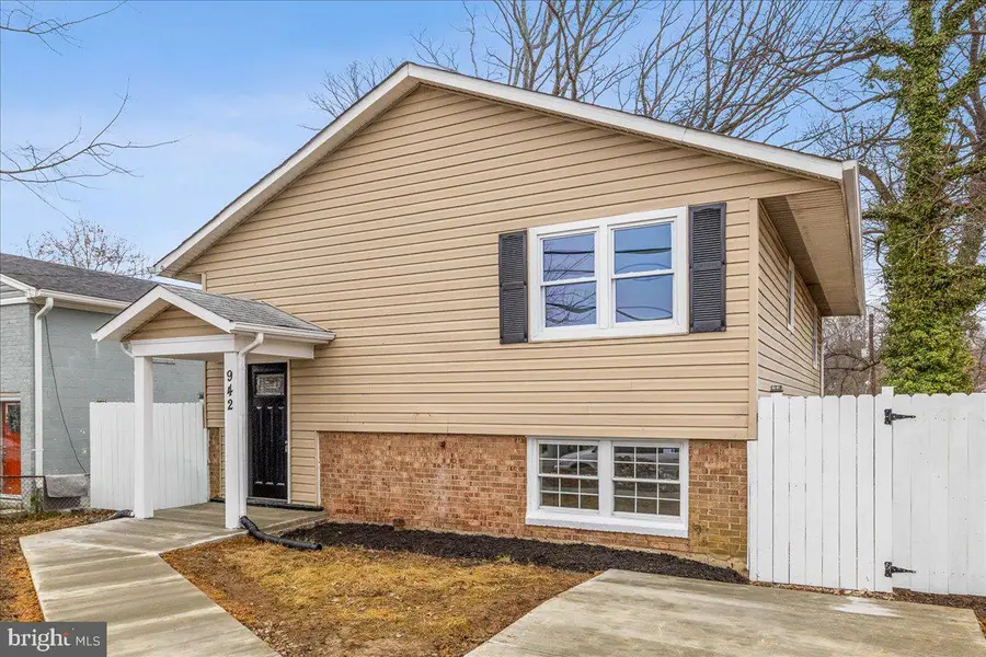 942 Clovis Ave, Capitol Heights, MD 20743 - #2
