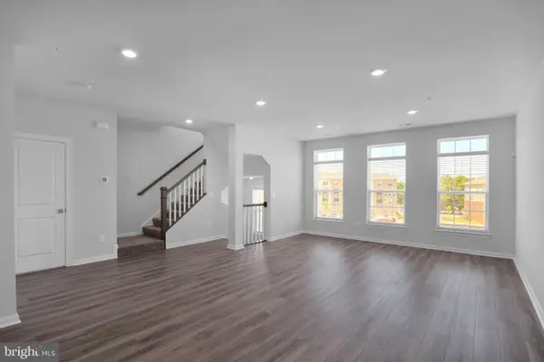 9712 Vang Dr, LANHAM, MD 20706