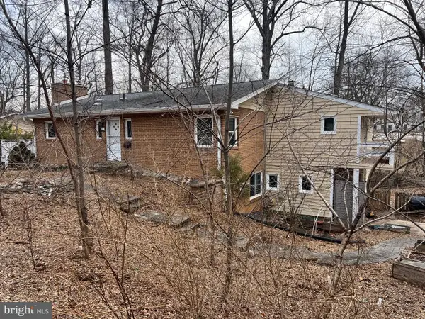 8 Lakeside Dr, GREENBELT, MD 20770