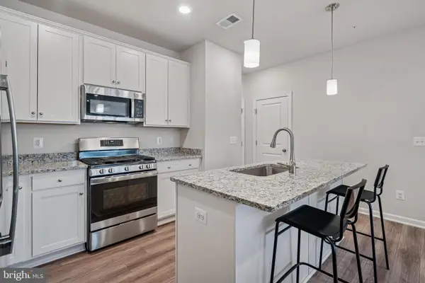 9707 Vang Dr, LANHAM, MD 20706