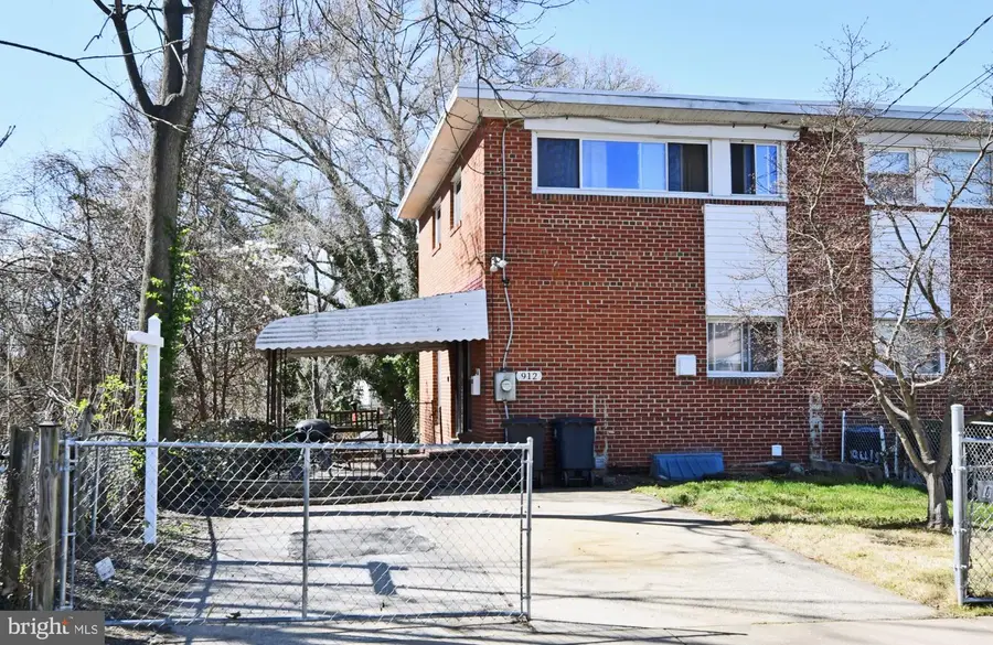 912 Irvington St, Oxon Hill, MD 20745 - #2